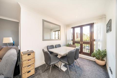 2 bedroom flat for sale, Plough Way, London SE16