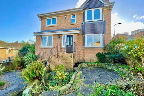 4 bedroom detached house to rent, Cavalier Drive, Apperley Bridge, Bradford, West Yorkshire, BD10