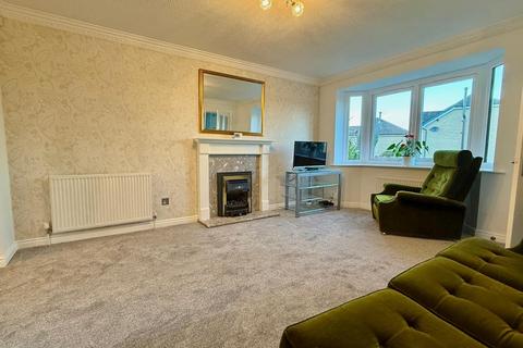 4 bedroom detached house to rent, Cavalier Drive, Apperley Bridge, Bradford, West Yorkshire, BD10