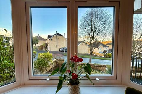 4 bedroom detached house to rent, Cavalier Drive, Apperley Bridge, Bradford, West Yorkshire, BD10