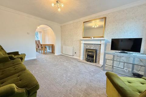 4 bedroom detached house to rent, Cavalier Drive, Apperley Bridge, Bradford, West Yorkshire, BD10