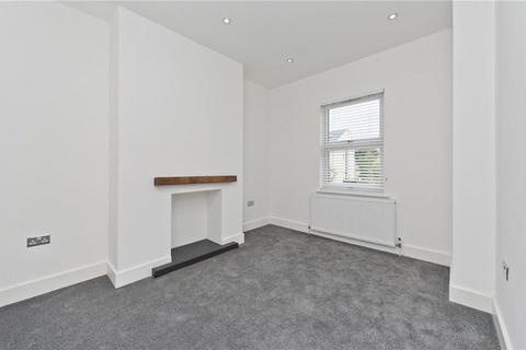 5 bedroom terraced house to rent, Wells House Road, London NW10