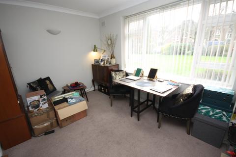 2 bedroom flat to rent, Pilgrims Court