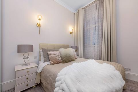 1 bedroom flat for sale, Frognal, Hampstead, London, NW3