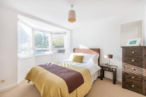3 bedroom flat to rent, Kew Bridge Court, Kew Bridge, London, W4