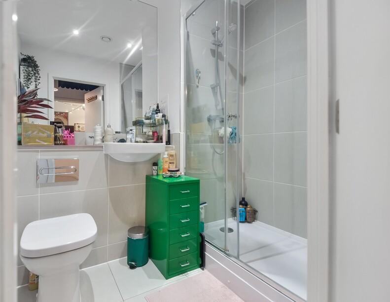 En Suite Shower Room (2).jpg