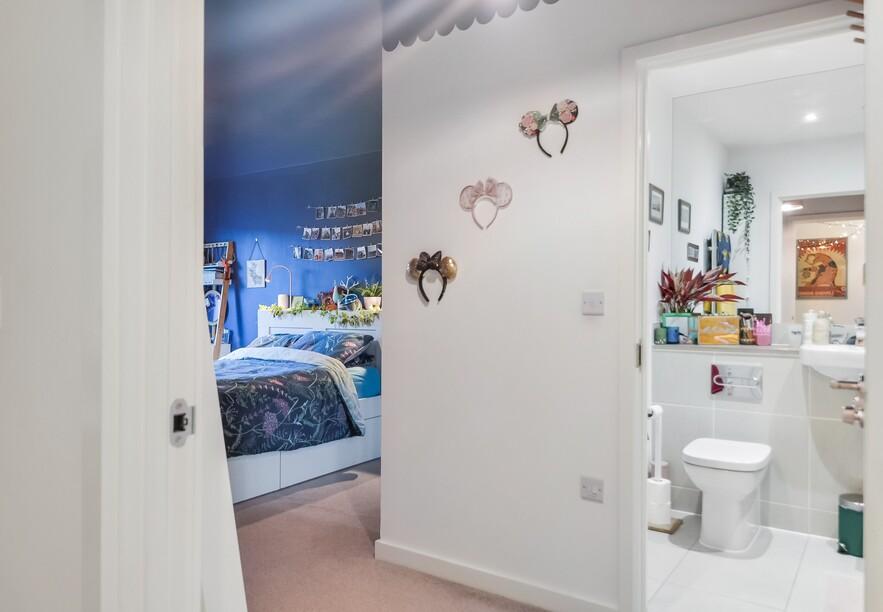 Master Bedroom (2).jpg