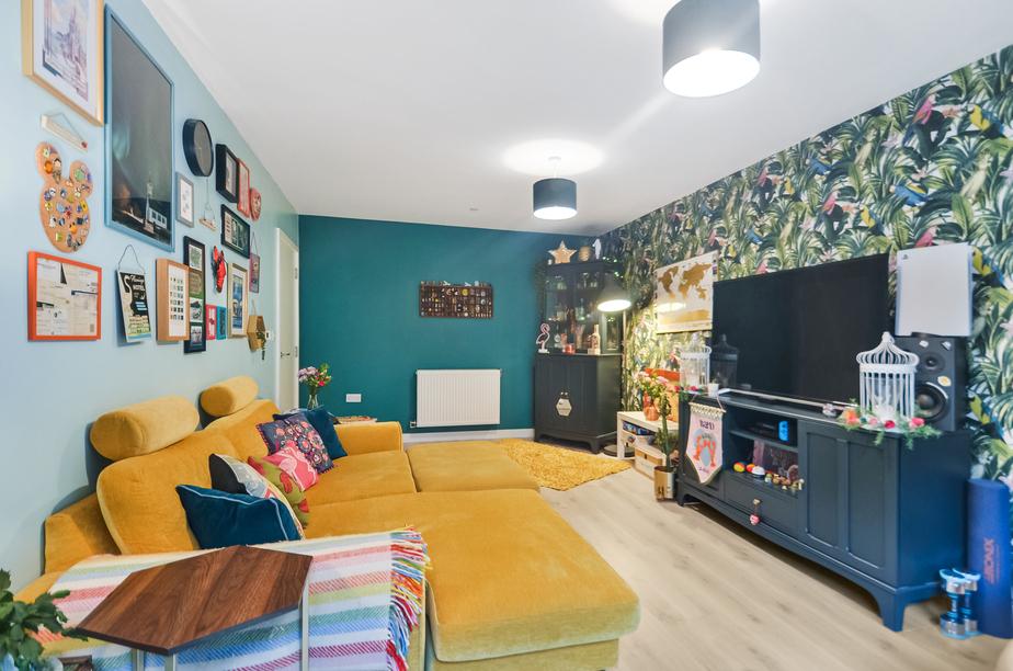 Living Room (4).jpg
