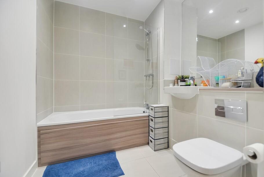 Bathroom (1).jpg
