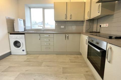 Studio to rent, Weybridge, Surrey, KT13