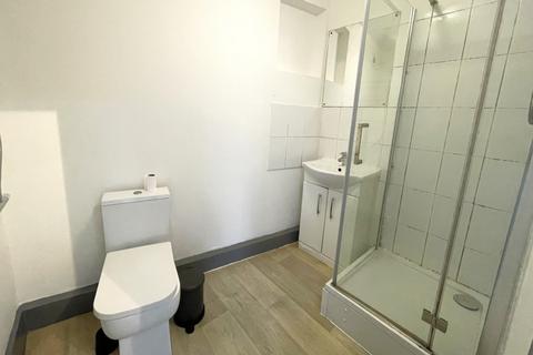 Studio to rent, Weybridge, Surrey, KT13