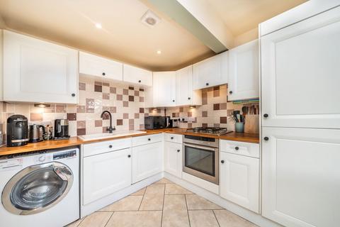 2 bedroom flat for sale, Marius Road, London SW17