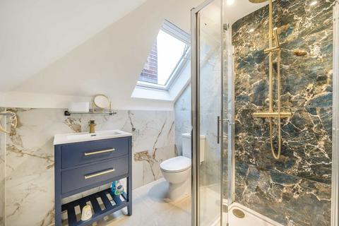 4 bedroom flat for sale, Godley Road, London SW18