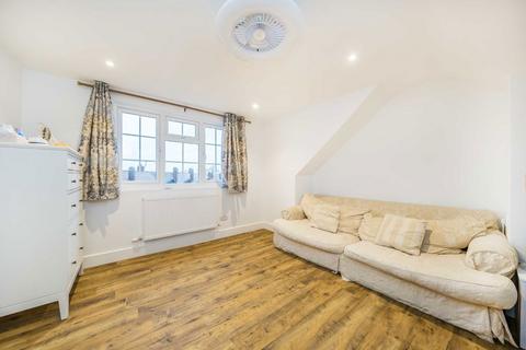 4 bedroom flat for sale, Godley Road, London SW18