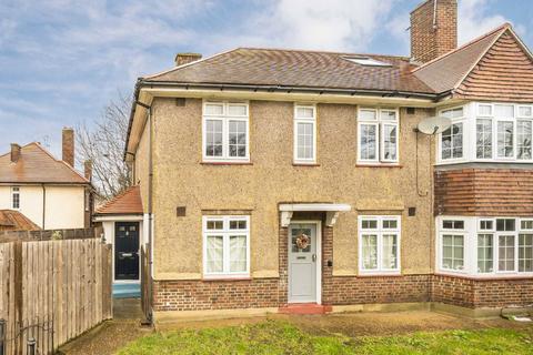 4 bedroom flat for sale, Godley Road, London SW18