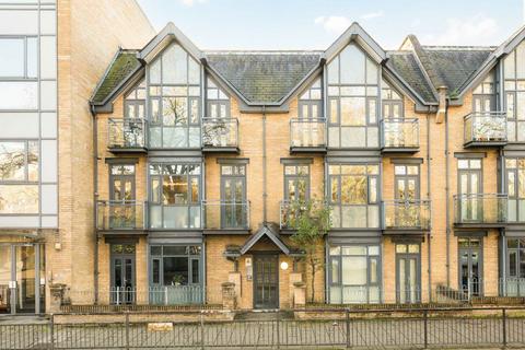2 bedroom flat for sale, Putney Bridge Road, London SW18