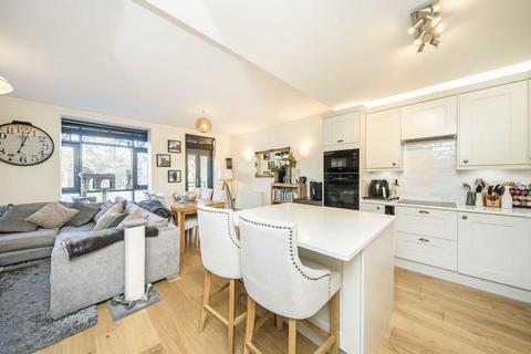 2 bedroom flat for sale, Putney Bridge Road, London SW18