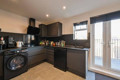 2 bedroom flat for sale, Grove Road, Walthamstow Village, London, E17