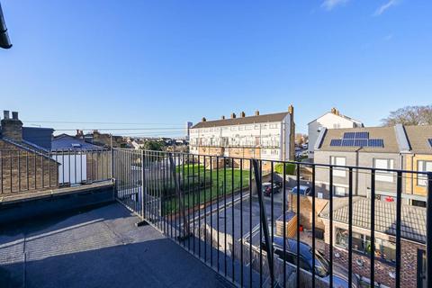 2 bedroom flat for sale, Grove Road, Walthamstow Village, London, E17