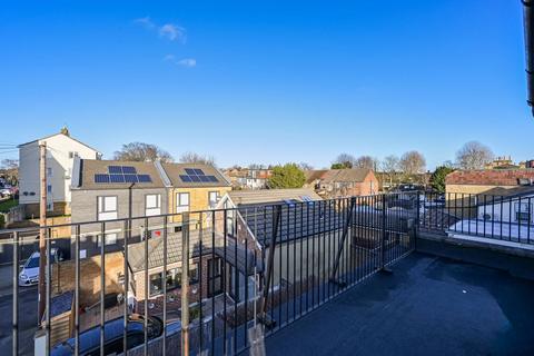2 bedroom flat for sale, Grove Road, Walthamstow Village, London, E17
