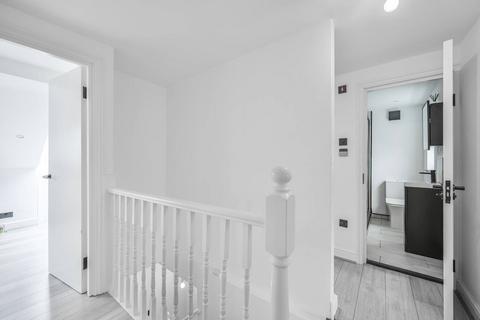 2 bedroom flat for sale, Grove Road, Walthamstow Village, London, E17