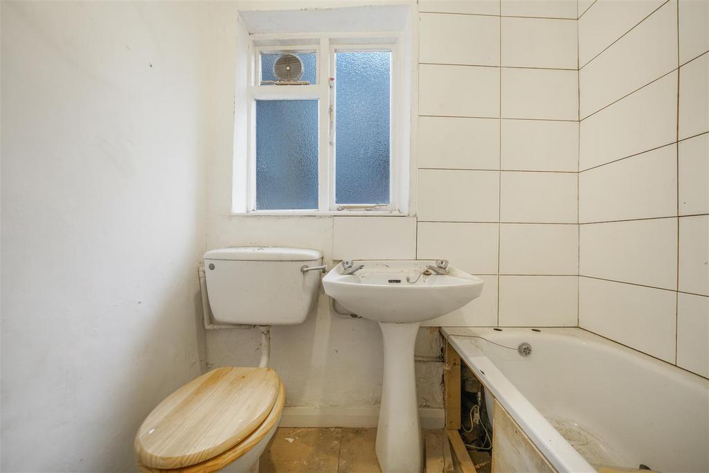 Bathroom comibned W.C