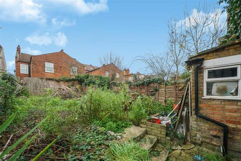4 bedroom flat for sale, Rucklidge Avenue, Willesden Junction, London