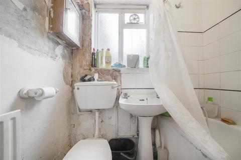 4 bedroom flat for sale, Rucklidge Avenue, Willesden Junction, London