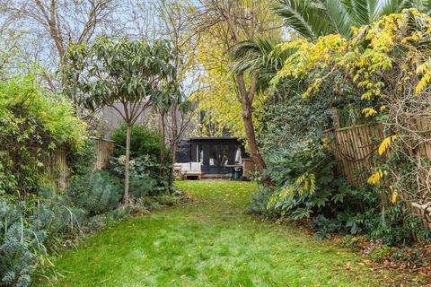 4 bedroom semi-detached house for sale, Barry Road, London, SE22