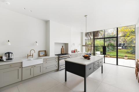 4 bedroom semi-detached house for sale, Barry Road, London, SE22