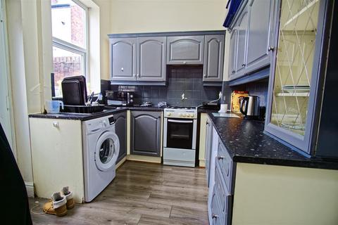2 bedroom terraced house to rent, 2-Bed Terraced House to Let on Brookhouse Street, Preston