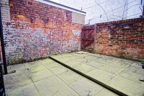 2 bedroom terraced house to rent, 2-Bed Terraced House to Let on Brookhouse Street, Preston