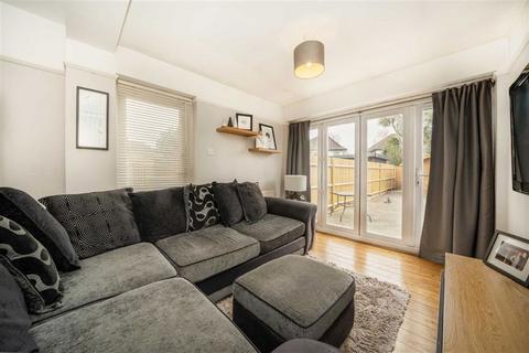 2 bedroom flat for sale, Blackmores Grove, Teddington TW11