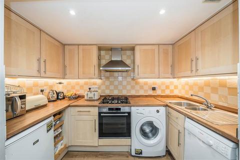 1 bedroom flat to rent, Queens Road, Teddington TW11