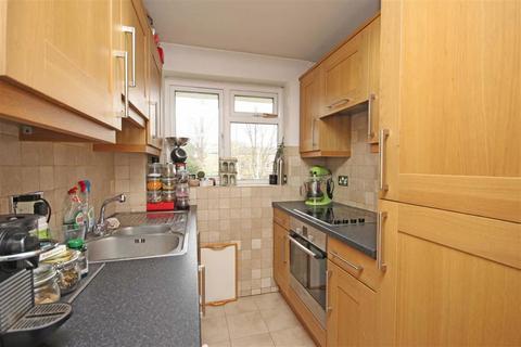1 bedroom flat to rent, Elton Close, Kingston Upon Thames KT1