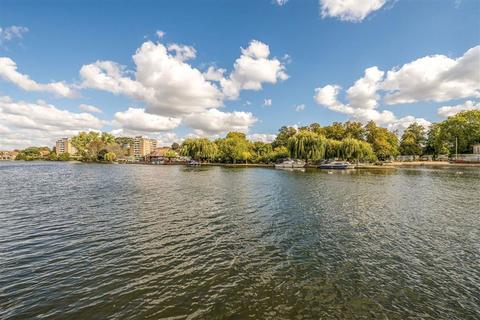 2 bedroom flat to rent, Broom Park, Teddington TW11