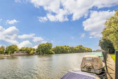 2 bedroom flat to rent, Broom Park, Teddington TW11