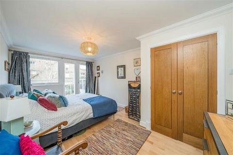 2 bedroom flat to rent, Twickenham Road, Teddington TW11