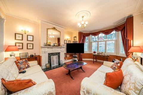 4 bedroom semi-detached house for sale, Thornbury Avenue, Isleworth TW7