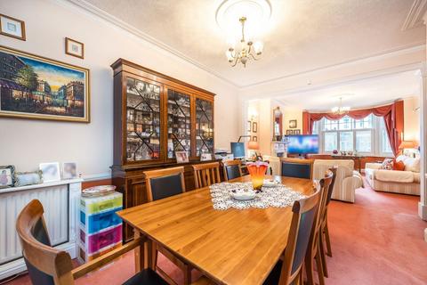 4 bedroom semi-detached house for sale, Thornbury Avenue, Isleworth TW7