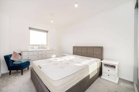2 bedroom flat for sale, Selbourne Avenue, Hounslow TW3