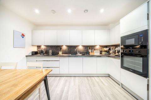 2 bedroom flat for sale, Selbourne Avenue, Hounslow TW3