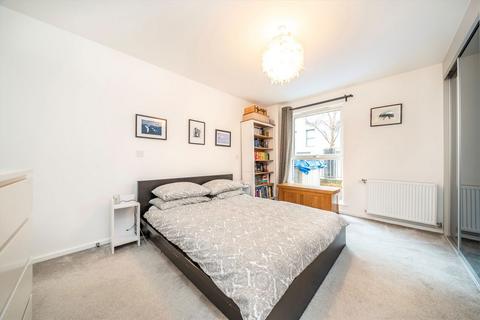 2 bedroom flat for sale, Selbourne Avenue, Hounslow TW3