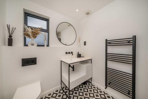 5 bedroom end of terrace house for sale, Grayham Road, New Malden KT3
