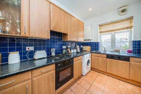 2 bedroom flat for sale, Sigrist Square, Kingston Upon Thames KT2