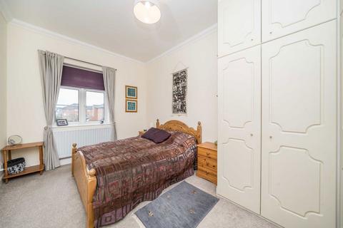 2 bedroom flat for sale, Sigrist Square, Kingston Upon Thames KT2