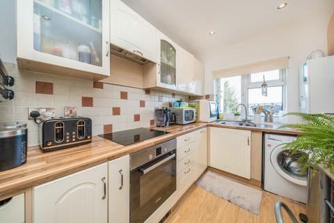 2 bedroom flat for sale, Richmond Road, Kingston Upon Thames KT2