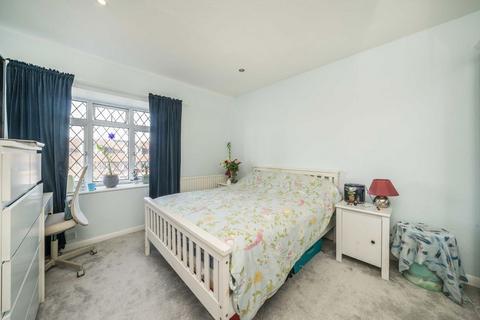 2 bedroom flat for sale, Richmond Road, Kingston Upon Thames KT2