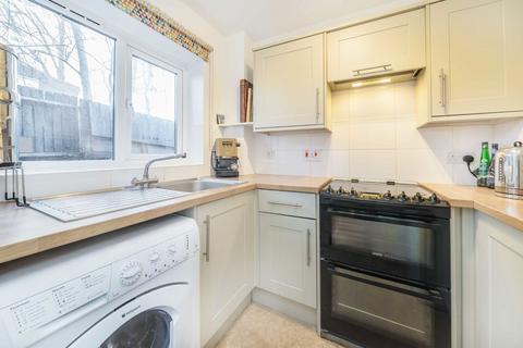 1 bedroom flat for sale, Galsworthy Road, Kingston Upon Thames KT2