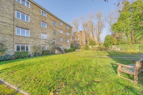 1 bedroom flat for sale, Galsworthy Road, Kingston Upon Thames KT2